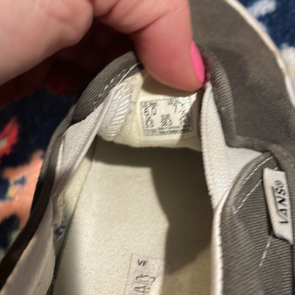 Use dark gray vans - Picture 3 of 3